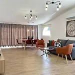 Stone فيلة